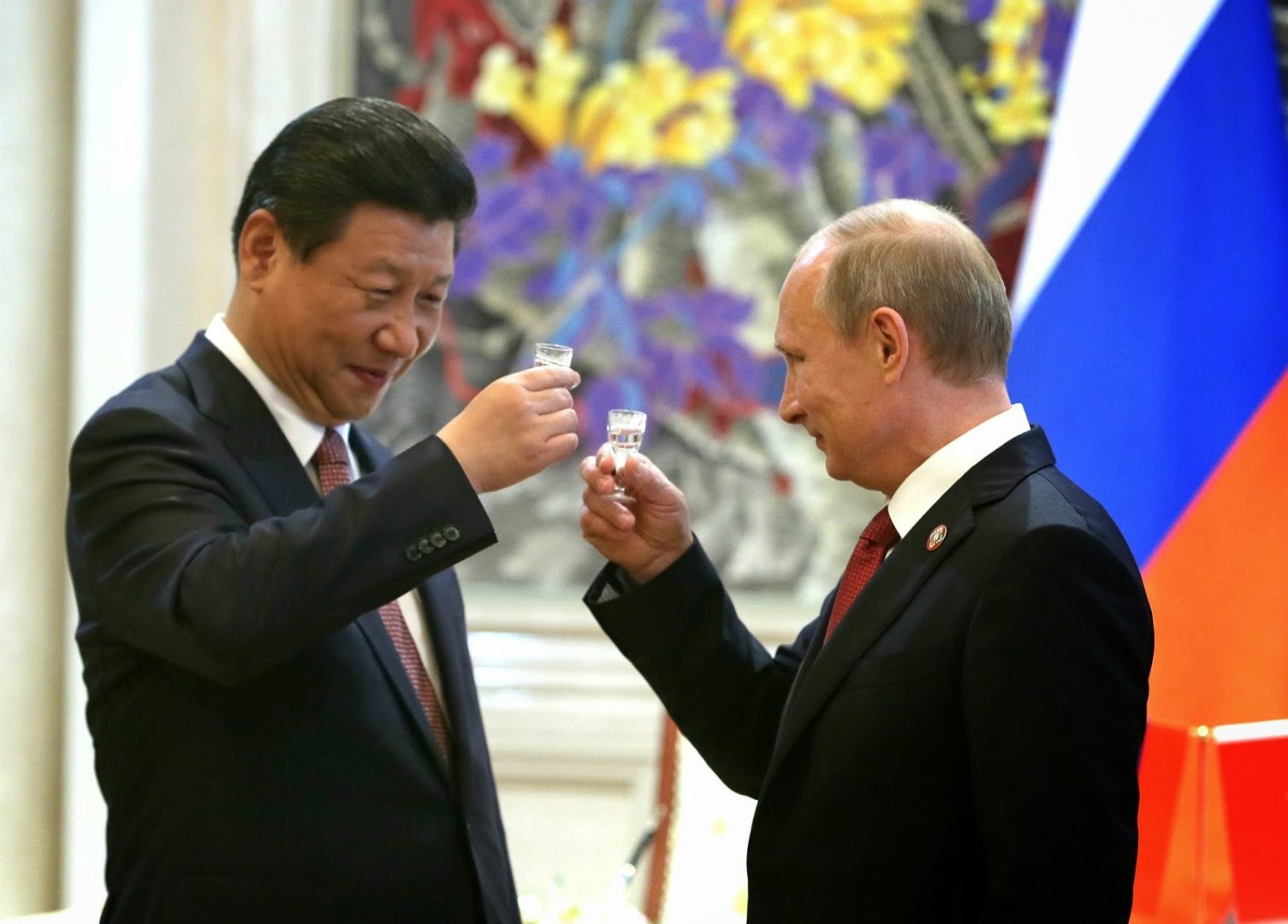 Почему Китай никогда не благодарит за помощь СССР и не помогает России